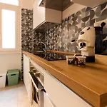 Cappuccino Pop, Metro A Apartment Rom